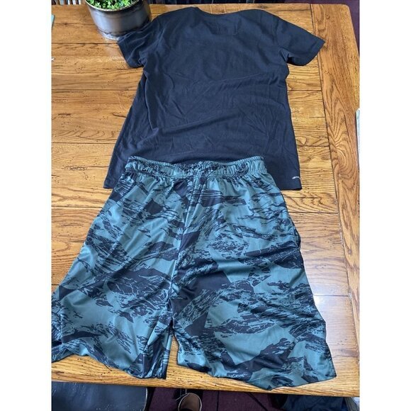 Adidas T Shirt Men's Medium  Short Sleeve Black & Nike Green Shorts Med - Picture 7 of 7